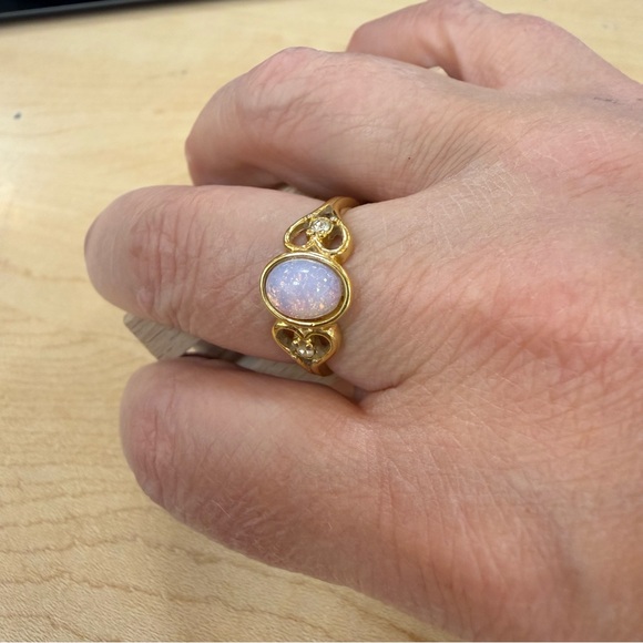 Gold Cameo Opal Faux Diamond Ring Size 9 - Picture 6 of 6